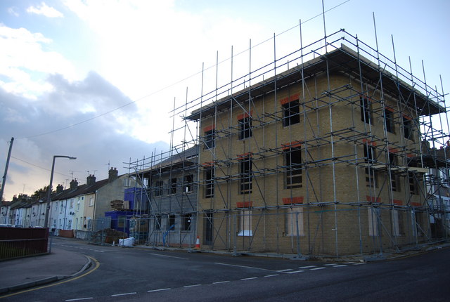 Chantier de façade avec échafaudage